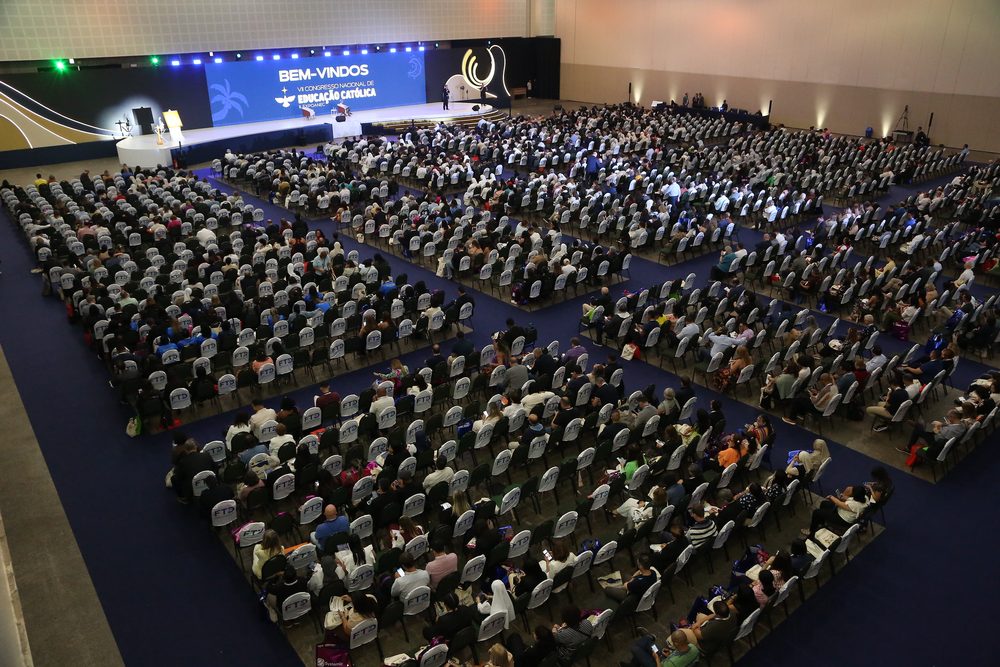 Auditório com milhares de participantes no Congresso 2025